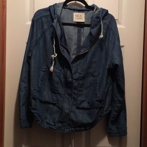 Thread supply jacket